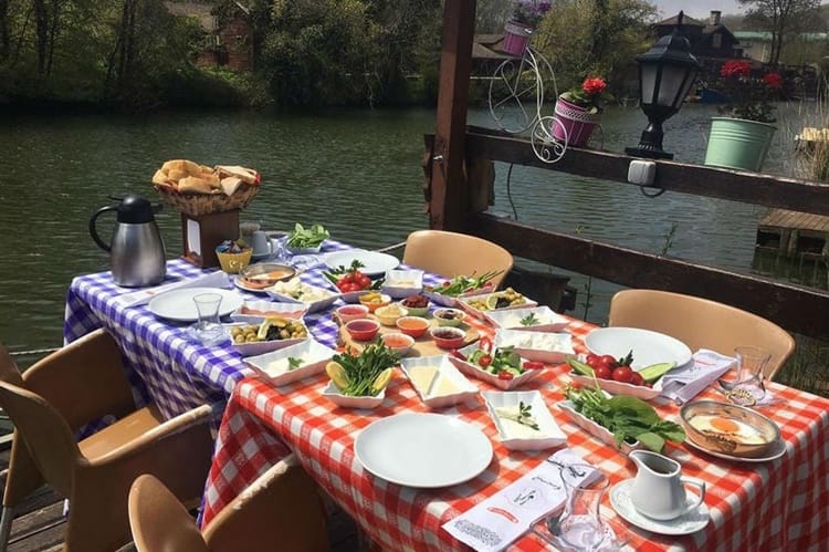 En Güzel 10 Ayvalık Kahvaltı Yerleri