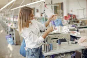 Sanayi Tipi Dikiş Makineleri ile Ev Tipi Makineler Arasındaki 5 Temel Fark