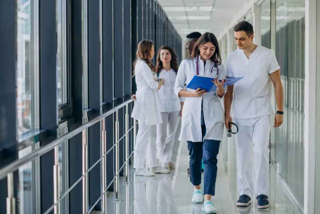 Almanya’da Sağlık Sektöründe Çalışmak İsteyenler İçin 10 Önemli İpucu 1 Almanya Denklik Süreci: Sağlık Çalışanları İçin İlk Adım