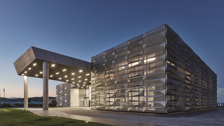 Perfore Metal ve Genişletilmiş Metalin Mimari Uygulamalardaki Rolü